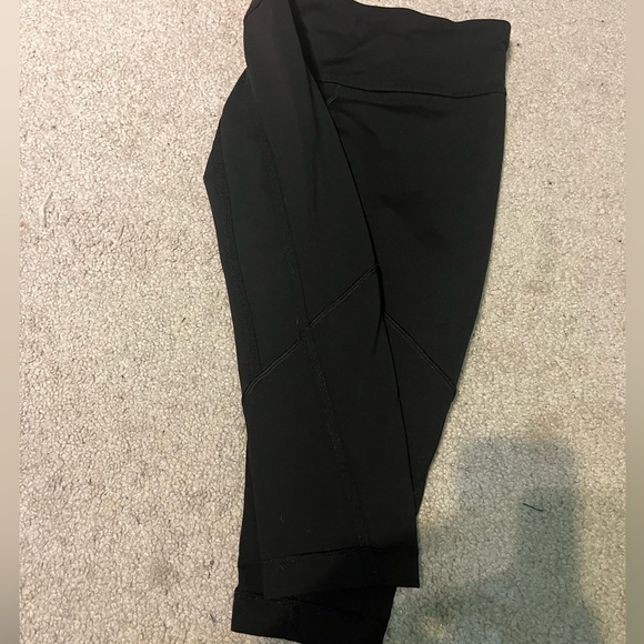 Lululemon nwot crop leggings - zip pocket in back with seams - Picture 3 of 5